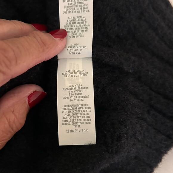 Aerie Women’s Black Cable Cozy Soft Knit Cropped Long Sleeve Sweater Size M - Picture 11 of 11